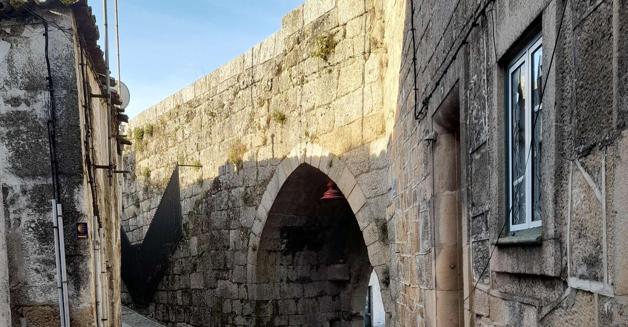 警卫、故事、人物及其遗产、步行旅行 - Hizvo