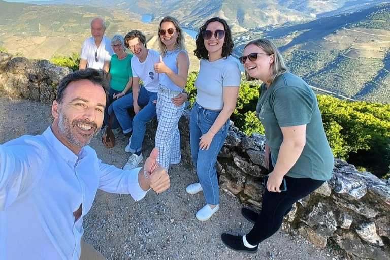 DOURO VALLEY: Premium Wine Tour, Cruise & Winery´s Lunch Shared Group Tour with Hotel Pick-up and Drop-Off