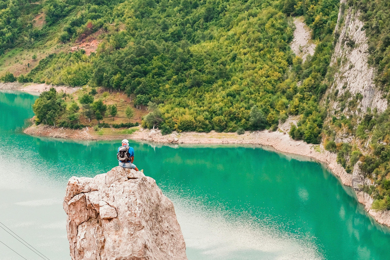 Tirana: Wandeltocht langs het Bovilla meer en de Gamti berg