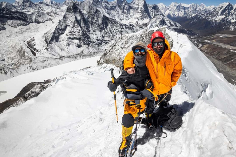 Népal : expédition guidée de 30 jours - Mera, Island et LobucheNépal : Ascension des trois sommets - Mera, Island, ascension de luxe à Labuche.