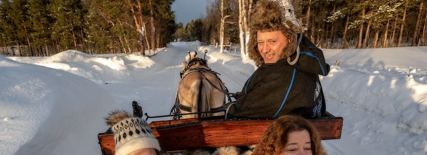 Alta : promenade en traîneau dans la campagne arctique