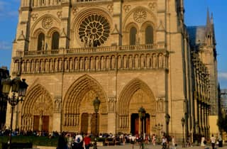 Kathedrale Notre-Dame de Paris: Komplette Führung mit Eintritt ohne Anstehen