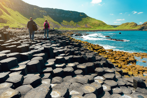 Belfast: Giant's Causeway Coastal Adventure mit Eintrittskarten