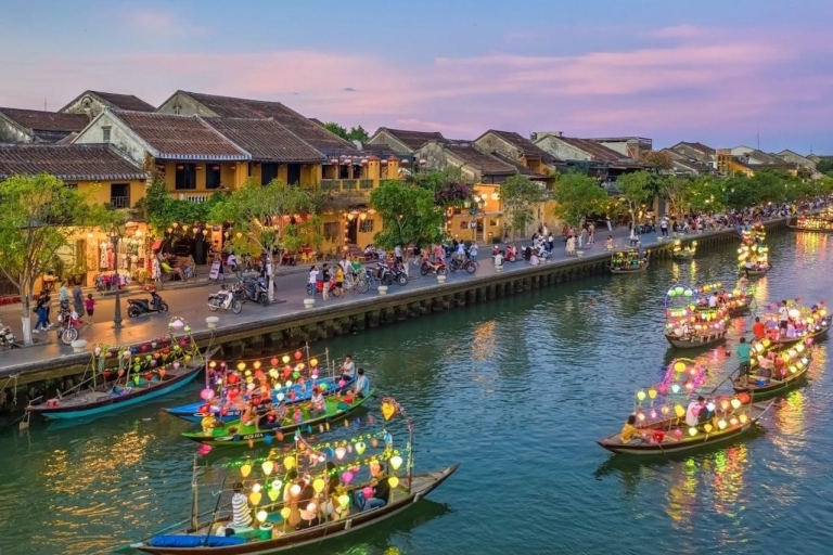 Ville de Hoi An et cuisine de rue - Tour en bateau - Lanterne fleurieHoi An City Tour- Boat Ride -Drop Flower Lantern Street Food