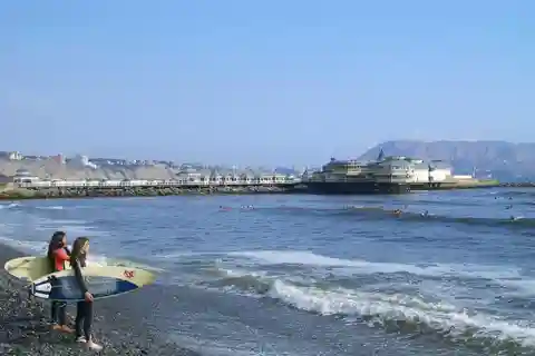 Lima: Bicycle and Surfing Tour along the Coast