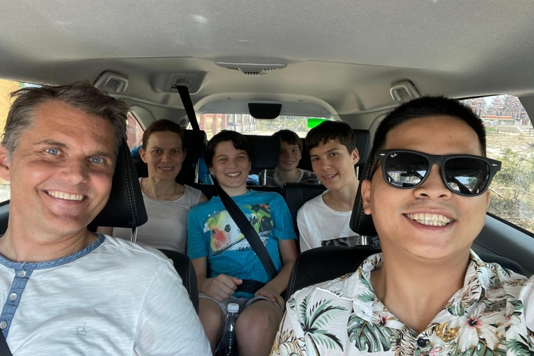Hue à la frontière de Lao Bao pour l'obtention d'un visa Voyage aller-retour en voiture privée