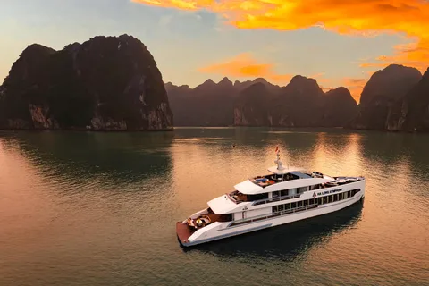 Desde Ha Long: Crucero Sinfónico de Lujo de un Día con 2 Jacuzzis