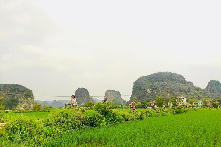 Hanoi: Ninh Binh Am Tien Cave or Trang An, Mua Cave & Hoa Lu Private Tour: Ninh Binh, Hoa Lu, Trang An, Mua Cave, Incense