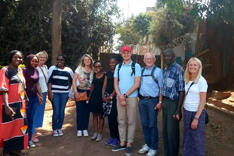 Nairobi Kibera Slum: Kinderheimbesuch und Spendentour.