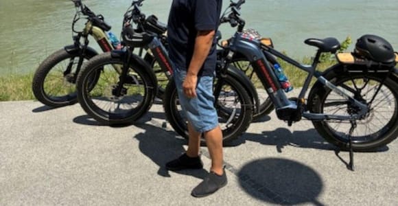 Bratislava: Stadt, Eiserner Vorhang und Bunker mit dem E-Bike