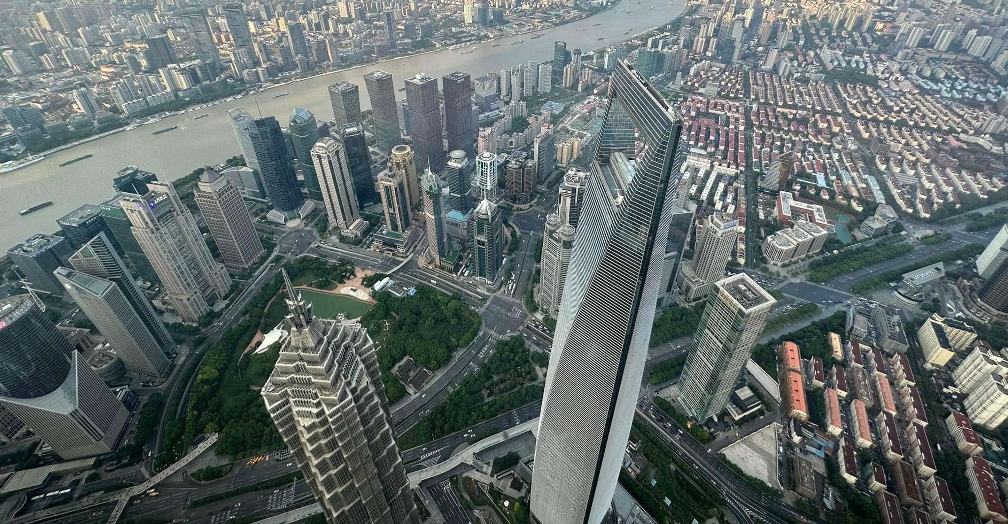 Shanghai Tower: 120 floor Highest restaurant in the world photo 8