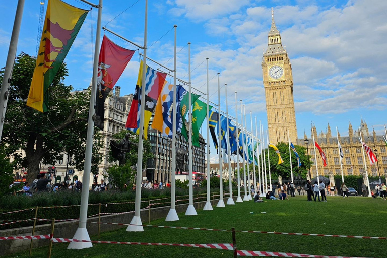 London Buckingham Palace, Big Ben & Westminster Walking Tour London French Calling: Palaces-Parks-Docks & Clocks