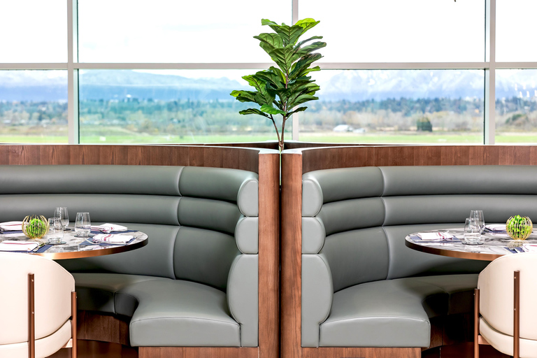 مطار فانكوفر: صالات مطار بلازا بريميوم فيرستبلازا بريميوم فيرست (رصيف سفن D) - 3 ساعات