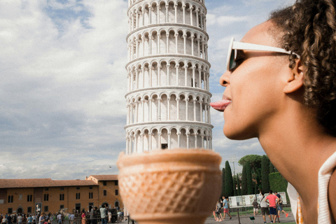 Pisa: Professional photo shoot between the Leaning Tower of Pisa and the historic city PLUS – 40 min | 30 photos