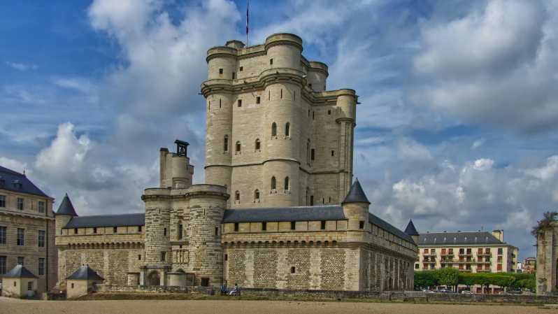 Vincennes Castle: Private Guided Tour with Ticket
