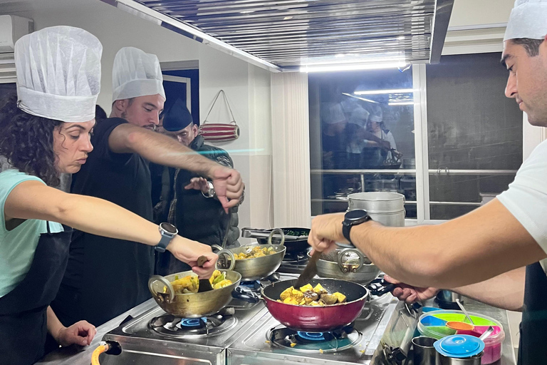 كاتماندو: رحلة إيفرست، ومواقع اليونسكو، ودورة الطبخ