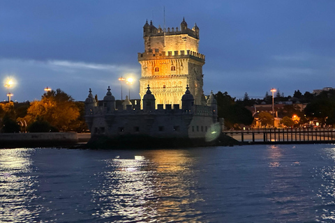 لشبونة: رحلة بحرية رومانسية عند غروب الشمس مع النبيذ والتاباس البرتغالي