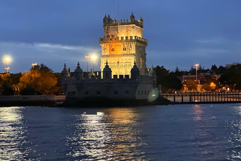 لشبونة: رحلة بحرية رومانسية عند غروب الشمس مع النبيذ والتاباس البرتغالي