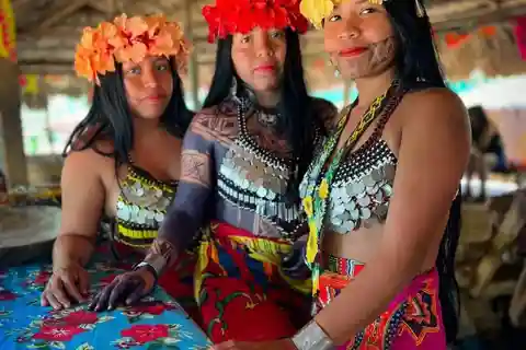 Ciudad Panamá: Visita nuestra Cultura Indígena Emberá, selva y cascadas