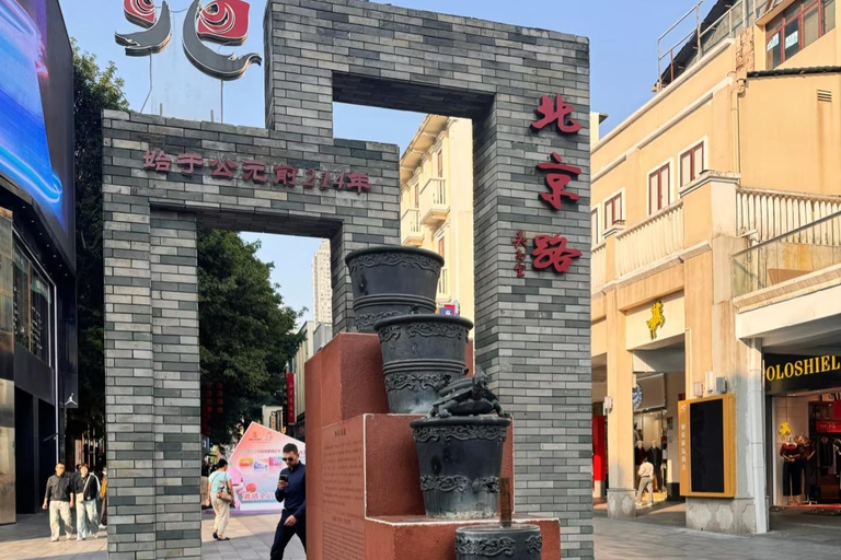 Guangzhou: Discover Lingnan Heritage & Local Life (Private) Guide for French/Spanish/Italian/German/Russian