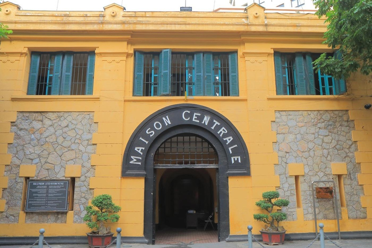 Hanoi: Military History Museum, Hoa Lo Prison & Gardens Tour Small Group: All-In-One Tour: Highlights & Train Street