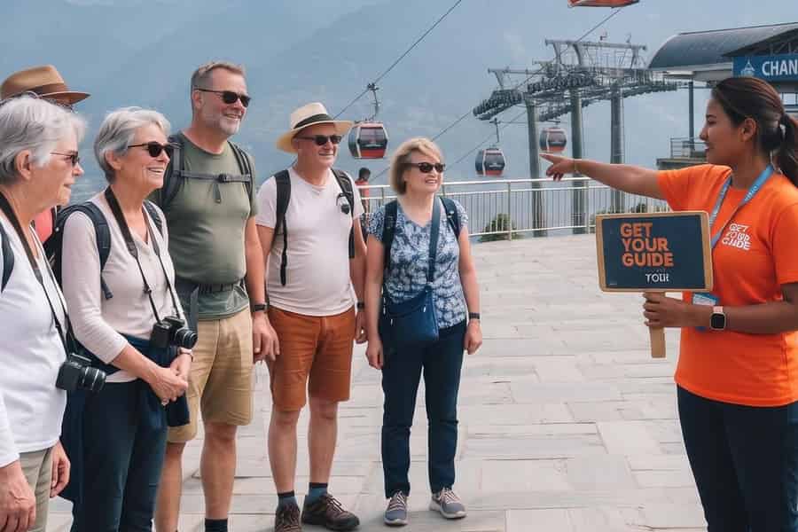 Chandragiri: Seilbahn & Affentempel – privat oder in der Gruppe. Foto: GetYourGuide Chandragiri: Seilbahn & Affentempel – privat oder in der Gruppe. Foto: GetYourGuide