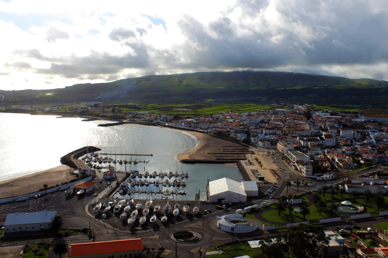 Tour de medio día por la isla Terceira: Bahías Encantadas con degustaciónHorario de invierno