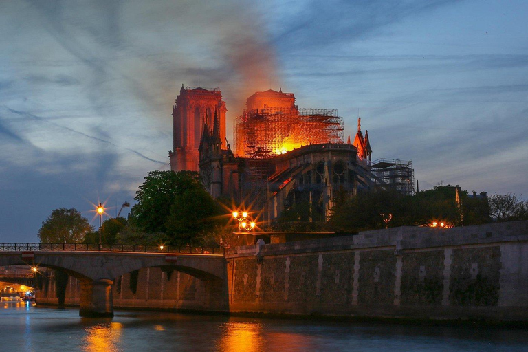 Paris: Notre Dame Cathedral Guided Tour with Free Entry