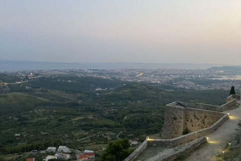 Split: Visita panorámica de la ciudad al atardecer en KlisExcursión nocturna al atardecer en Klis