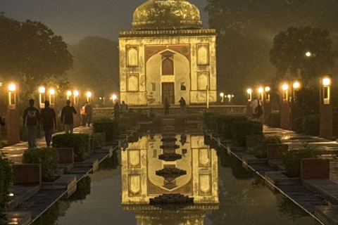 Delhi by Night: Private 3-Hour Luxury Car Tour Tour with a Guide Service Only