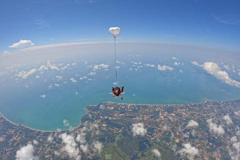 Z Bangkoku: Pattaya Dropzone Skydive Ocean Views TajlandiaPakiet VIP