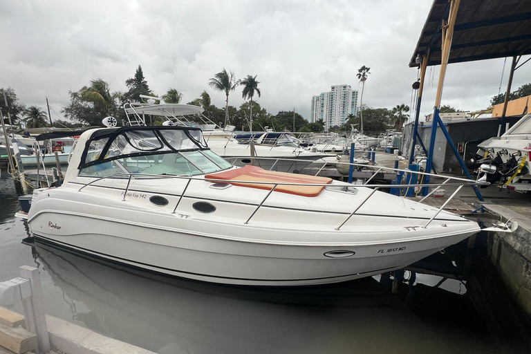 Miami: Private Yacht Cruise with Captain and Soft Drinks