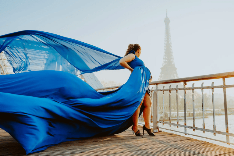 Paris: Eiffel Tower Glamor Photoshoot with Dress Options