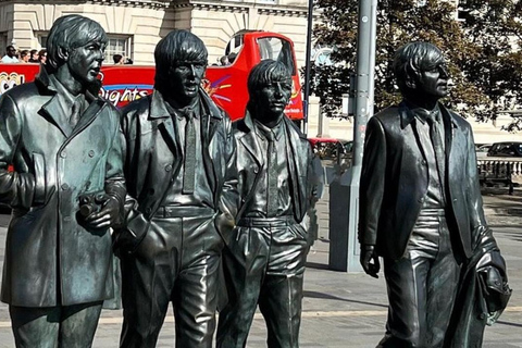 Liverpool: Private Beatles Taxi Tour with Guided Walk Finale