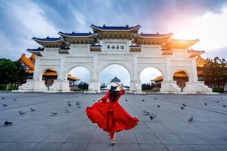 Taipei: Private Photoshoot at Iconic Landmarks Premium: 50 photos | 60 mins