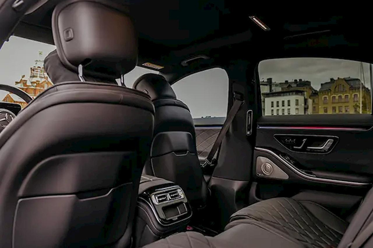 Helsinki: VIP Private Transfer with Local Tips