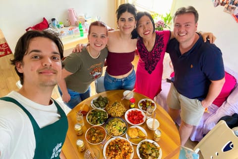 Beijing: Vegan Home Cooking & Local Market Tour with Sanxia