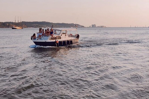 Passeio Barco pelo Rio Douro com uma localDouro-Fluss-Tour mit einem Einheimischen