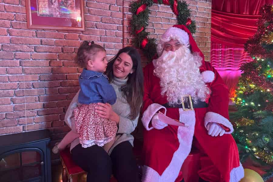 Valencia: Weihnachtliche Bootstour mit dem Weihnachtsmann und dem Zaubererkönig.. Foto: GetYourGuide Valencia: Weihnachtliche Bootstour mit dem Weihnachtsmann und dem Zaubererkönig.. Foto: GetYourGuide