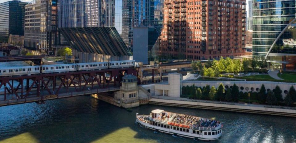 Chicago Architecture Center River Cruise aboard Chicago's First Lady, Boat  Tours