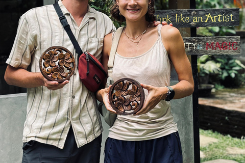 Experiência de escultura em madeira em Ubud