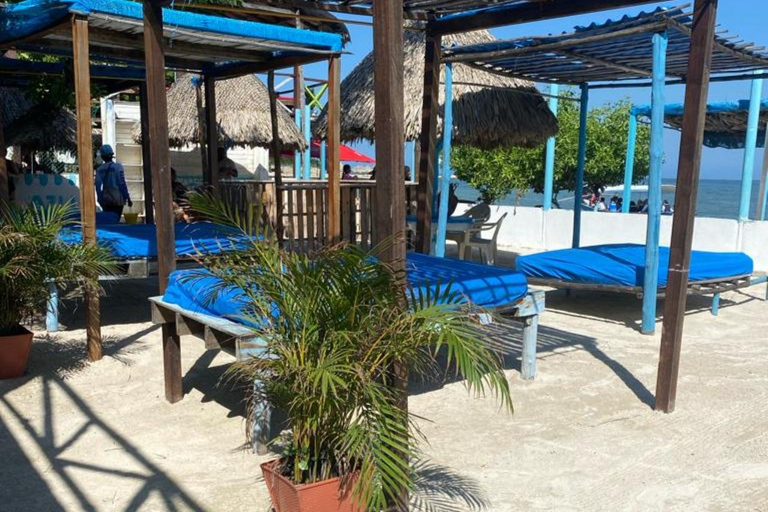 Carthagène, plage de Tierra Bomba et déjeunerCartagena, plage de Tierra Bomba et déjeuner