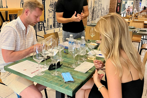 Flavors Route: Tasting of 5 Wines with Pairing in Alicante