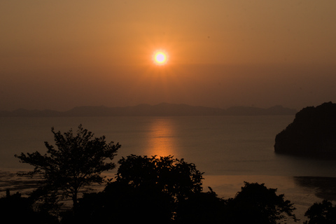 Krabi: Caiaque ao pôr do sol Ao Thalane com jantar churrasco
