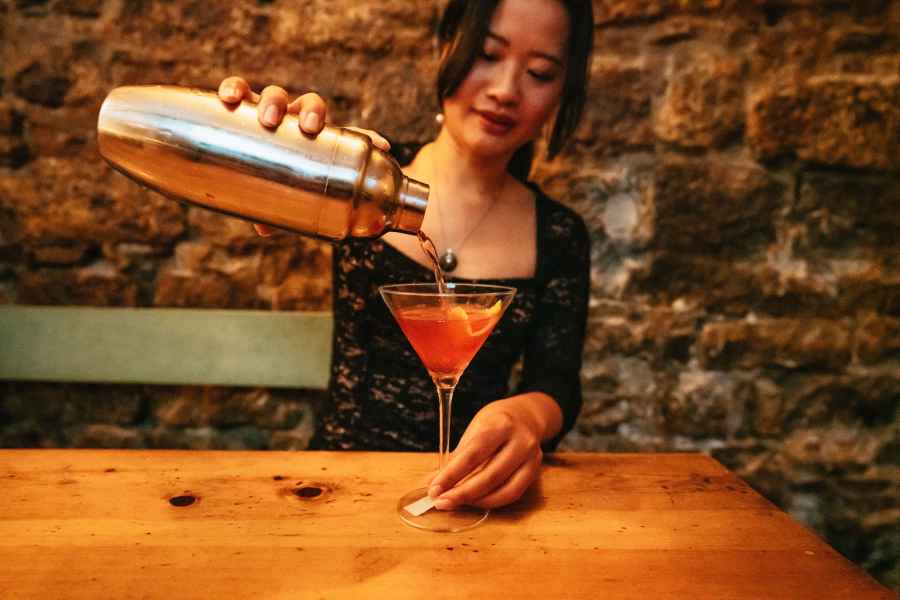 Barcelona: Cocktail-Meisterkurs vom Mixologen mit Tapas