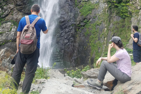 Excursion d'une journée de Tbilissi aux montagnes du Caucase avec HeritagesOffre de visite de groupe (Van ou Minibus jusqu'à 15 pax)