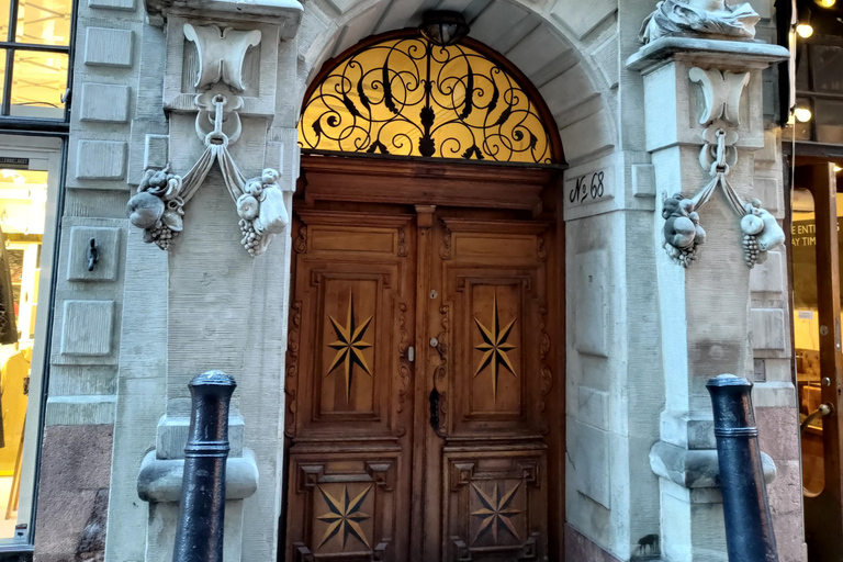 Stockholm Deluxe Must-Do Tour: Old Town, Palace & City Hall Public Shared tour