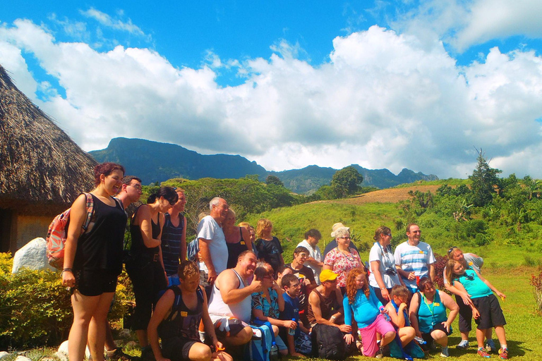 Nadi : visite d&#039;une jounée du village de Nalesutale