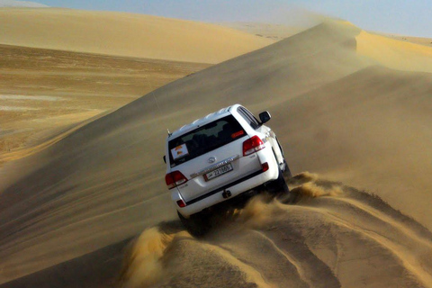 Doha: Safari privado por el desierto con paseo en camello y Sandboarding