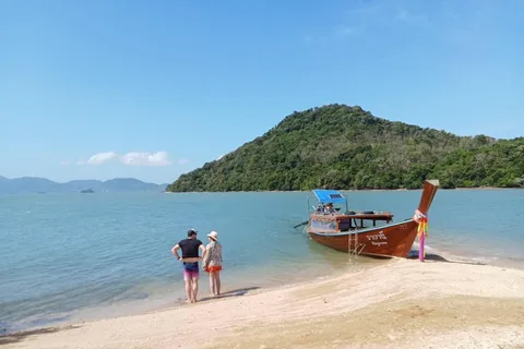 Ko Lanta: Long-tail Boat Sightseeing Tour with Lunch